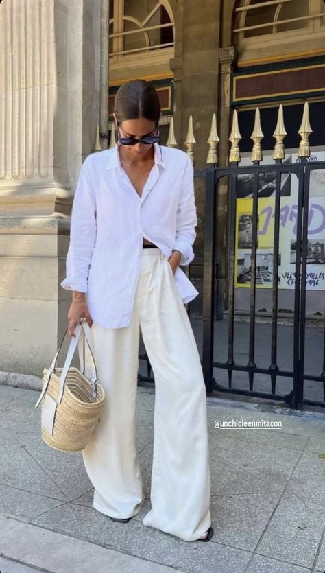 La Street Style 2023, Chic Minimalist Style Summer, Older Outfits, Clean Girl Outfit, Street Style 2023, Minimalist Fashion Summer, White Summer Outfits, Italian Fashion Street, Linen Outfit