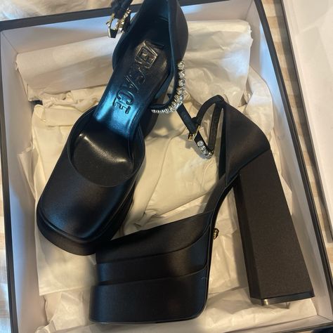 Brand New Versace Platform Heels. Authentic Never Worn. Size 39 Versace Shoes Aesthetic, Versace Heels Aesthetic, Black Versace Heels, Versace Platform Heels, Baddie Heels, Versace Shoes Women, Branded Heels, Expensive Heels, Versace Aesthetic