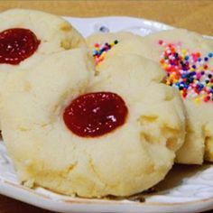 Mantecaditos - Puerto Rican Shortbread Cookies @keyingredient Shortbread Cookies Recipe, Mexican Sweet Breads, Puerto Rico Food, Hispanic Kitchen, Boricua Recipes, Shortbread Cookie Recipe, Puerto Rican Recipes, Hispanic Food, Cuban Recipes