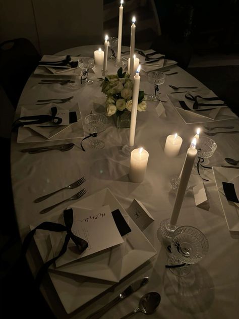 Dinner party table setting 🎀 Sweet 17 Birthday Ideas Theme Black, Black Tie Dinner Party Decor, Black Coquette Party, Dark Coquette Birthday Party, Dark Dinner Party, Graduation Dinner Table Ideas, Bow Themed Party, Birthday Table Setting Ideas, Bow Themed Birthday Party