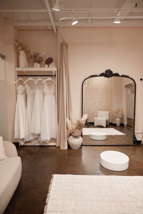 Bridal Suite Room, Bridal Shop Interior, Bridal Shop Decor, Bridal Shop Ideas, Bridal Boutique Interior, Enaura Bridal, Bridal Showroom, Brides Room, Store Design Boutique