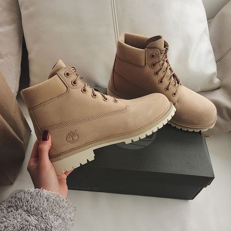 Timberland boots Beige Timberland Boots Outfit, Women’s Timberland Boots, Tan Timberland Boots Outfit, Botas Timberland Mujer Outfit, Outfit Botas Timberland Mujer, Timberland Boots Aesthetic, Boots Timberland Women, Outfits Con Botas Timberland, Timberland Boots Outfit Women