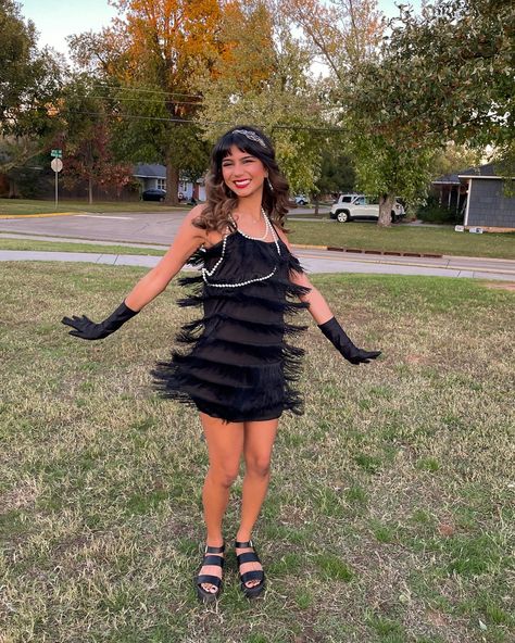 1920’s Flapper Costume, Flapper Dress Halloween, Flapper Party Outfit, Modest Flapper Costume, Flapper And Rapper Costume, Cute Flapper Costume, Charleston Halloween Costumes, Flapper Girls Halloween Costume, Flapper Girl Costumes Halloween