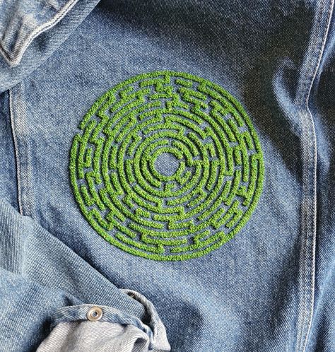 Denim Jacket Embroidery, Clothes Embroidery Diy, Animal Embroidery Designs, Creative Embroidery, Embroidery On Clothes, French Knot, Hand Embroidery Art, Embroidery Inspiration, Embroidery And Stitching