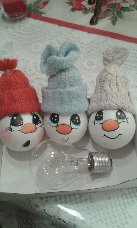 Christmas Design Ideas, Diy Ornaments Christmas, Snowman Craft, Diy Ornaments, Painted Christmas Ornaments, Holiday Crafts Christmas, Snowman Crafts, Christmas Ornaments Homemade, Christmas Ornament Crafts