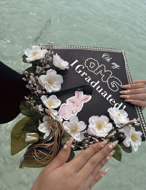 Chinese Graduation Cap, Txt Grad Cap, Kpop Cap Ideas For Graduation, Attack On Titan Graduation Cap, Olivia Rodrigo Graduation Cap, Ateez Graduation Cap, Enhypen Graduation Cap, Txt Graduation Cap, Skz Graduation Cap