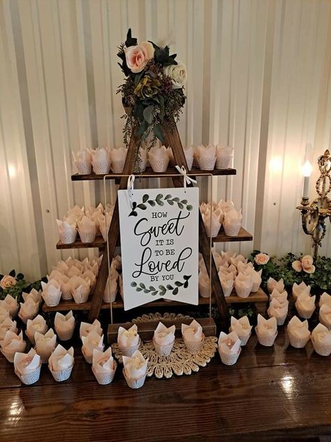 Vow Renewal Table Decor, Cookie Display Wedding, Barbeque Wedding, Packaging 2023, Wedding Cupcake Display, Anniversary Cupcakes, Cupcake Table, Wedding Reception Layout, 40th Anniversary Party