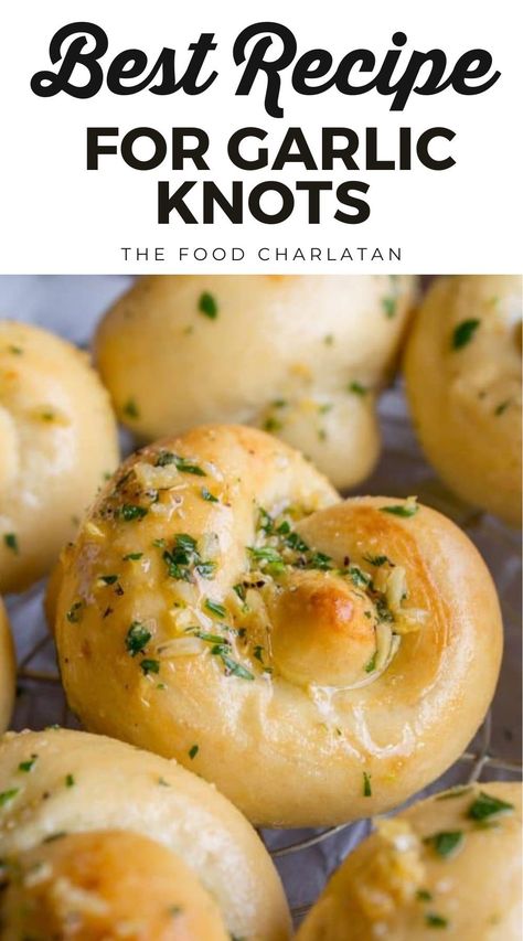 These soft and chewy Garlic Knots are bursting with garlicky, buttery flavor, making them the perfect rolls for your Thanksgiving or Easter table. Perfect for a dinner roll, they're so delicious that one is never enough, and they might just become a meal on their own! Quick Garlic Rolls, Garlic Rolls Homemade, Quick Garlic Knots, Garlic Bread Knots, Garlic Rolls Recipe, Garlic Butter Dinner Rolls, Easy Dinner Desserts, Broccoli Side Dish, Bread Biscuits