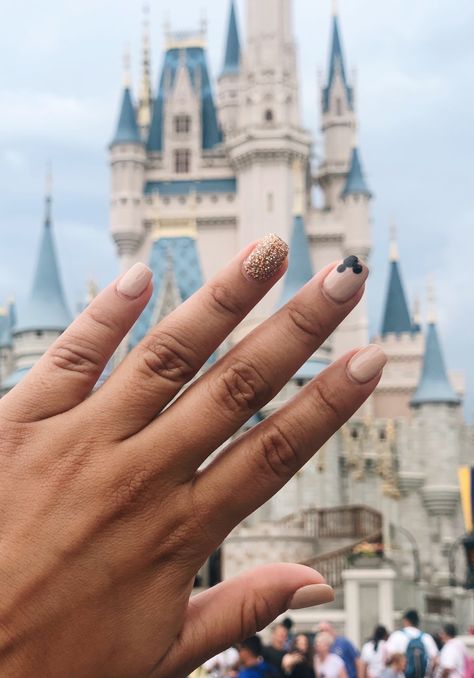 Easy Diy Disney Nails Simple, Disney Nails For Adults, Disney Accent Nails, Light Pink Disney Nails, Disney Natural Nails, Simple Disney Nails Dip, Plain Disney Nails, Summer Mickey Nails, Cute Short Disney Nails