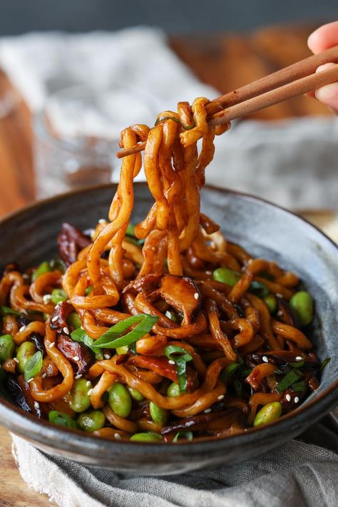 Shoyu Udon, Peanut Udon Noodles, Udon Noodle Recipe, 15 Min Meals, Chilli Garlic Noodles, Udon Noodles Recipe, Udon Recipe, Curry Udon, Buttered Vegetables