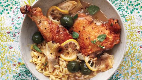 The flavors of the Mediterranean spruce up this homey, braised chicken dish served over a bed of orzo. Chicken With Artichokes, Martha Stewart Cooking School, Wild Rose Detox Recipes, Healthy One Pot Meals, Delicious Chicken Dinners, Broiled Chicken, Orzo Recipes, Chicken Dish, Braised Chicken