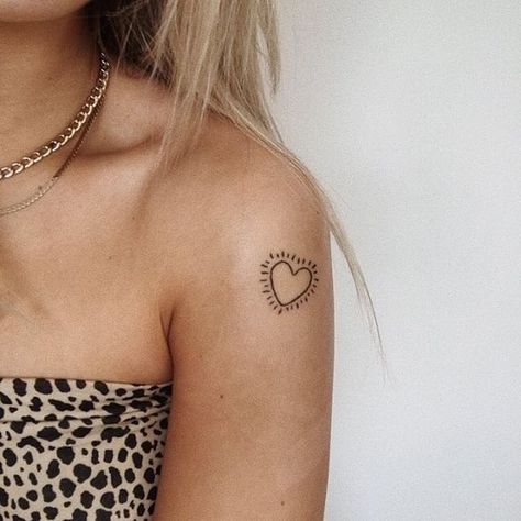 Keith Haring Heart Tattoo, Keith Haring Tattoo Small, Keith Haring Tattoo, Haring Tattoo, Flash Tatoos, Lgbt Tattoo, Glow Tattoo, Science Tattoos, Hp Tattoo