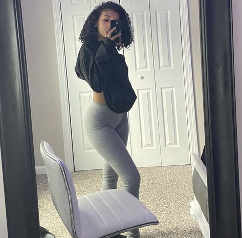 Outfits With Light Grey Leggings, Grey Tights Outfit Leggings, Grey Legging Outfits, Grey Leggings Outfit Baddie, Dark Grey Shirt Outfit, Dark Blue Leggings Outfit, Grey Leggings Outfit Black Women, Gray Bodysuit Outfit, Leggings Outfit Baddie