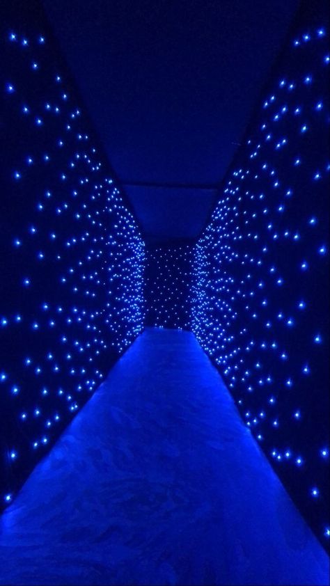 Walkway decoration ideas Walkway Decorations, Space Theme Decorations, Space Vbs, Starry Night Prom, Hoco Ideas, Alien Party, Prom Themes, Space Theme Party, Outer Space Party