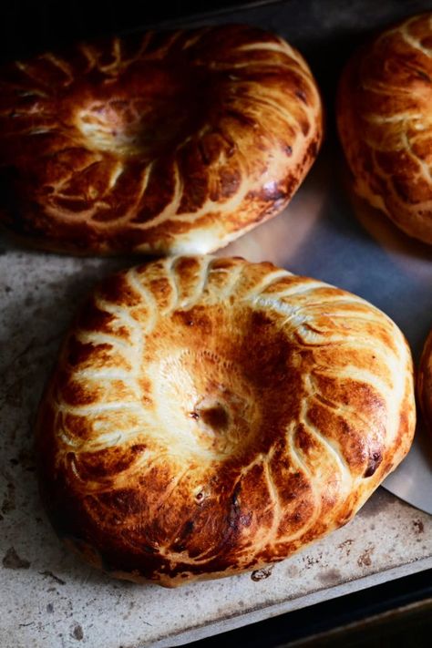 Easy recipe to make Uzbek bread obi non (lepeshka) at home. Uzbek Bread, Tartine Bread, Holiday Bread, Braided Bread, Clay Oven, Baking Stone, Ramadan Recipes, Delicious Bread, Bakery Bread