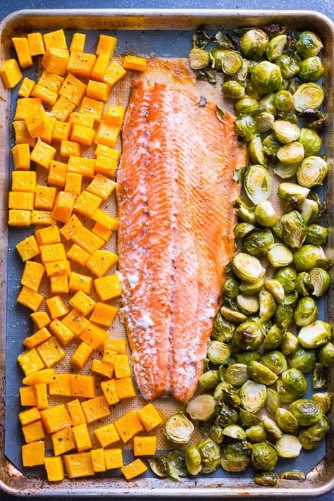 One Pan Salmon, Salmon And Veggies, Pan Salmon, Honey Garlic Salmon, Garlic Salmon, Breakfast Low Carb, Honey Garlic Sauce, Healthy Salmon Recipes, Healthy Salmon