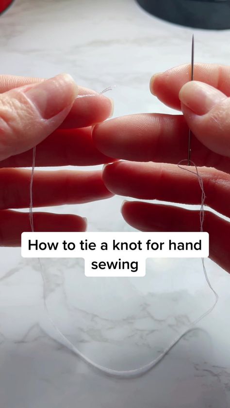 How To Tie A Knot, Projek Menjahit, Hand Sewing Projects, Sewing Crafts Tutorials, Sew Ins, Sewing Stitches, 자수 디자인, Diy Sewing Clothes, Sewing Design