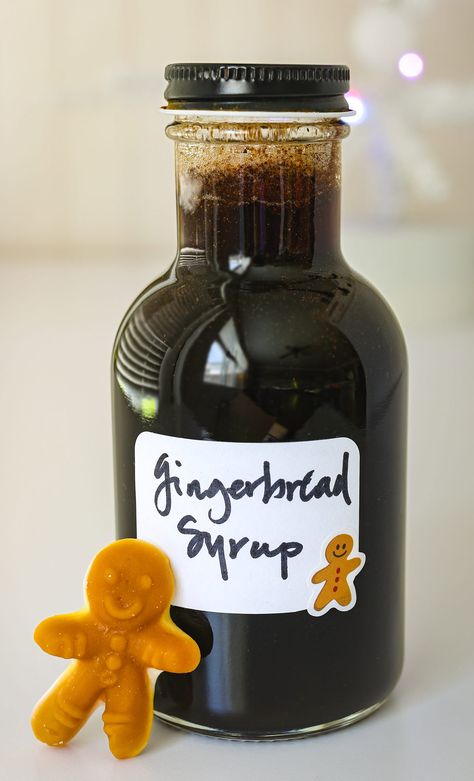 Syrup For Coffee, Homemade Coffee Syrup, Gingerbread Syrup, Coffee Desserts, Syrup Recipes, How To Make Gingerbread, Homemade Gingerbread, Drink Syrups, Gingerbread Latte