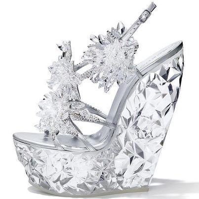 ice queen #snow queen Crystal Decorations, Hak Tinggi, International Jewelry, Ice Princess, Glass Slipper, Unique Shoes, Fabulous Shoes, Crazy Shoes, Shoe Obsession