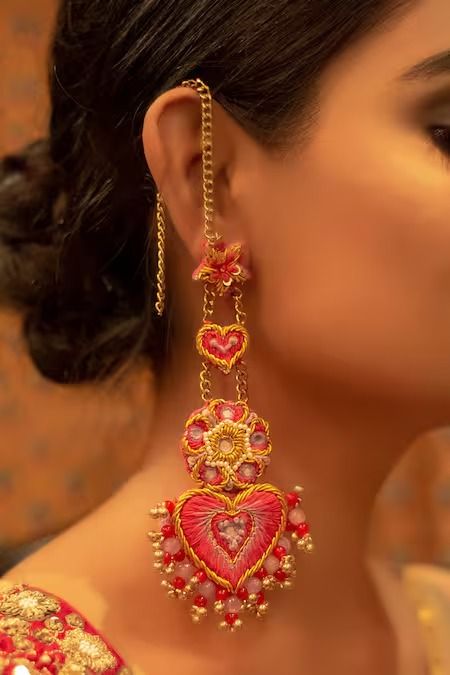 Buy Pink Beads Hand Embroidered Heart Dangler Earrings by Kanyaadhan By DhirajAayushi Online at Aza Fashions. Garba Jewellery, Contemporary Jewelry Earrings, Earrings Diy Handmade, Embroidered Earrings, Diy Jewellery Designs, Bridal Gift Wrapping Ideas, Fabric Jewellery, Abstract Jewelry, Zoey Deutch