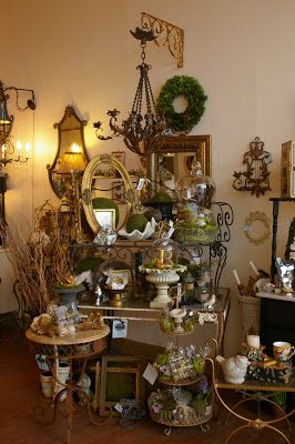 Antique Booth Display Ideas, Antique Shop Display Ideas, Antique Shop Display, Booth Display Ideas, Antique Store Displays, Antique Mall Booth, Antique Booth Displays, Antique Booth Ideas, Visual Merchandiser