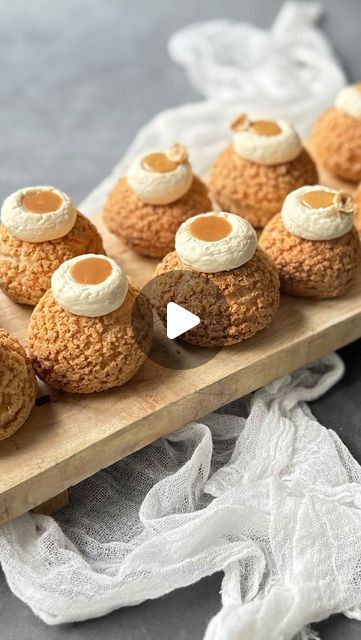 Laetitia on Instagram: "♥♥ CHOUX CARAMEL BEURRE SALÉ♥♥  ✔️ CHOUQUETTES / CHOUX Recette de Ch. Felder  Pour 2 plaques de petits choux   Faire bouillir 100g eau, 100g lait entier, 80g beurre en petits carrés, 2g sel, 2g miel et 5g sucre semoule. Hors du feu incorporer d’un coup 120g de farine et remuer à la spatule en bois 5 min chrono 😂 sur feu doux pour dessécher la pâte.  Dans le bol du robot verser la pâte et incorporer en 4 fois 180g à 220g d’œufs battus. (200g moi = 4 œufs) Il ne faut pas obtenir une pâte trop fluide,  juste ce qu’il faut.   Cuire 30 min à 170° avec le craquelin légèrement plus grand congelé ou pas.  Pocher  le reste  dans des 1/2 sphères et congeler.  ✔️ CRAQUELIN  Mélanger 60g beurre mou, 75g cassonade et 75g farine avec les doigts.   On doit obtenir une pâte Choux Recipe, Eclairs, Salted Caramel, Pastry, Caramel, Cake