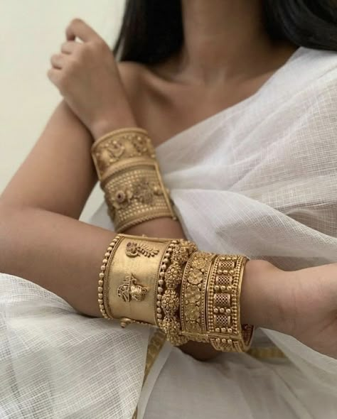 Desi Jewellery, Jewelry Vault, Desi Couture, Vintage Indian Jewelry, India Trip, Random Products, Indian Wedding Jewelry Sets, Vintage Collections, Indian Bridal Jewelry Sets