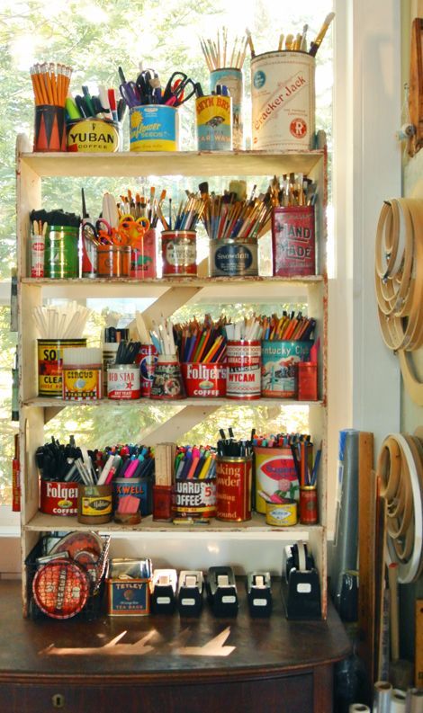 Studio Seni, Home Art Studios, Rangement Art, Arts And Crafts Storage, Art Studio Space, Art Supplies Storage, Art Studio Organization, Art Studio Room, Art Studio At Home