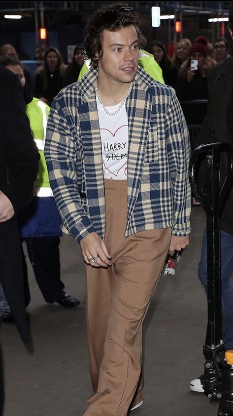 Harry Styles Casual Outfit, Harry Styles Casual, Harry Styles Street Style, Harry Styles Fits, Harry Styles Clothes, Harry Outfits, Harry Styles Outfit, Cowgirl Style Outfits, Boyfriend Outfit