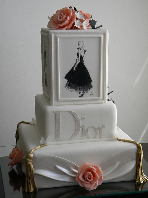 Bolo Dior by A de Açúcar Bolos Artísticos, via Flickr Dior Cake, Super Torte, Tiered Cake, Gateaux Cake, Crazy Cakes, Fashion Cakes, Elegant Cakes, Unique Cakes, Take The Cake