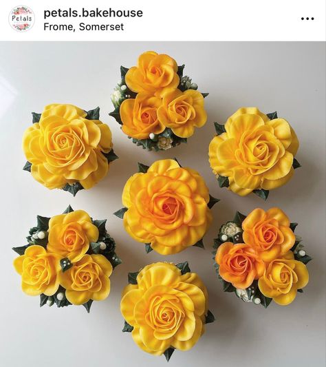 Beautiful Cupcakes Birthday, Cupcakes Rosas, Food Esthetics, Haldi Decoration Ideas, Cupcakes Flores, Cupcake Flowers, Cupcakes Birthday, Piping Flowers, Cake Piping