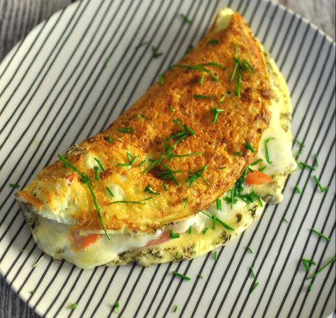 Fried Cheese Omelette - Omelette With a Cheese Crust - Ketolibrary.com Cheese Omelette Recipe, Pizza Omelette, Crepe Cake Recipe, Omelette Recipe Easy, Pasta Bread, Sandwich Lunch, Asparagus Recipes Roasted, Keto Fried Chicken, Fried Cheese