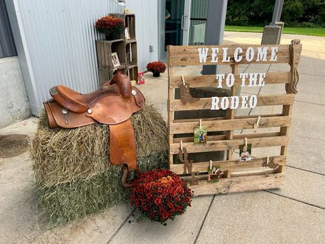 Rodeo Backdrop Ideas, 3rd Birthday Rodeo Theme, Rodeo Theme Decorations, First Rodeo Birthday Ideas, Cowboy Theme 1st Birthday Boy, First Rodeo Table Decor, Western Decorations Party, Rodeo Bday Party Ideas, My First Rodeo Backdrop