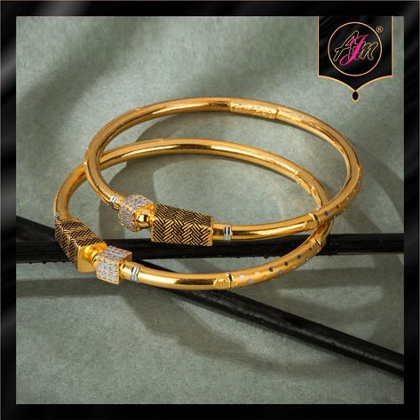 Gold Kadali Bangles, Kadali Bangles Gold, Kadli Bangles Gold, Plain Gold Bangles, Gold Bracelet Simple, Delicate Gold Jewelry, Modern Gold Jewelry, Antique Jewellery Designs, Gold Jewelry Simple Necklace