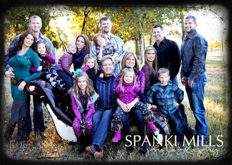 YES 2016 - Black frame - purple and navy LISA CLARK PHOTOGRAPHY OR NICHOLE KRISTIN Purple Family Pictures Outfits, Purple Family Pictures, Family Picture Color Scheme, Picture Color Schemes, Large Family Pictures, Bday Surprise, Family Reunion Photos, Large Family Poses, Summer Family Pictures