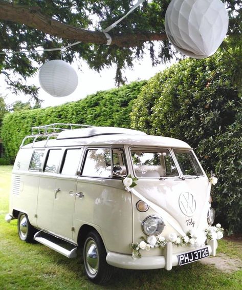 Vw Camper Wedding, Wedding Campervan, Vw Bus Wedding, Wedding Vehicles, Vw Wedding, Vintage Vw Camper, Wedding Vans, Beach Wedding Groom, Food Truck Wedding