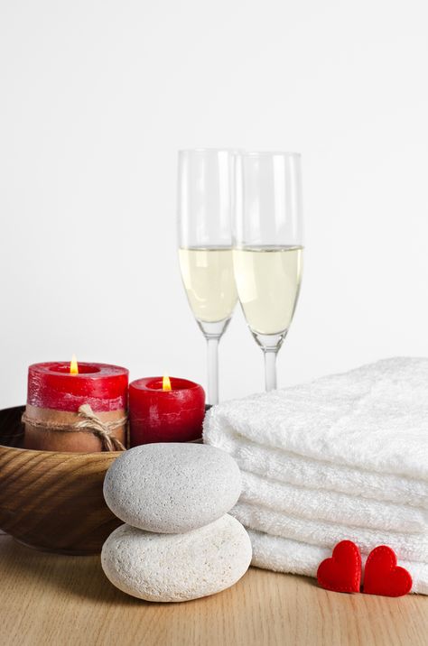 Romantic Couple's Massages Valentine Massage, Valentine Day Massage, Decoration With Candles, Romantic Spa, Massage For Men, Spa Decor, Background Beautiful, Free Valentine, Bowl Candle