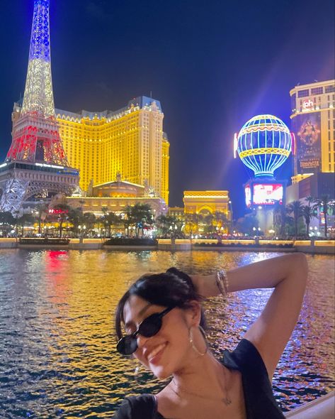 Las Vegas Pose Ideas, Las Vegas Aesthetic Pictures, Las Vegas New Years Eve, Vegas Instagram Story, Vegas Inspo Pics, Las Vegas Aesthetic Outfit, Viva Las Vegas Outfit, Las Vegas Picture Ideas, Vegas Picture Ideas