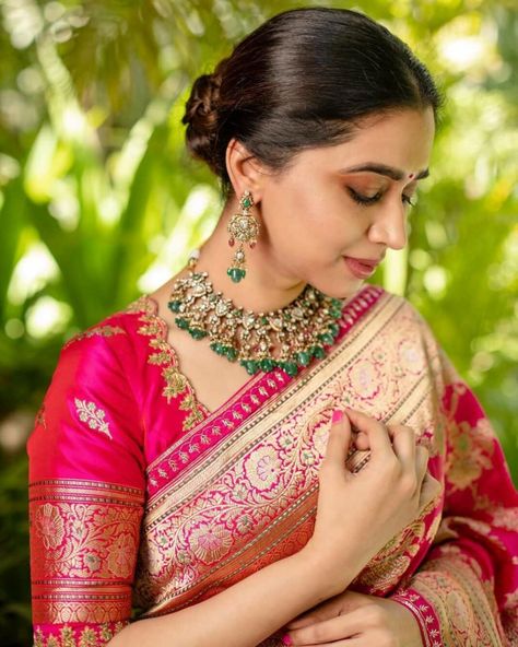 aarti ravi in a pink saree by label vida 1 Label Vida, Aarti Ravi, Designer Blouse Designs, Indian Wedding Poses, Wedding Saree Blouse, Wedding Saree Blouse Designs, Latest Bridal Dresses, Silk Saree Blouse Designs, Elegant Blouse Designs