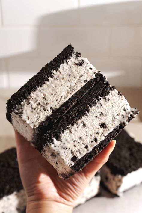 These homemade oreo ice cream sandwiches are easy to make and perfect to cool down with in the warmer months. They're made with a two ingredient oreo crust with a creamy no-churn oreo ice cream filling. #oreo #icecream #icecreamsandwich | teakandthyme.com Homemade Oreo Ice Cream, Icecream Sandwich, Oreo Ice Cream Sandwich, Oreo Sandwich, Condensed Milk Cookies, Ice Cream Sandwiches Recipe, Baked Dessert, Summer Food Party, Oreo Ice Cream