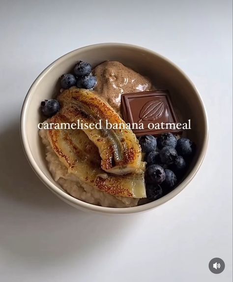 Antiinflammatory Soup, Resep Oatmeal, Caramelised Banana, Menu Sarapan Sehat, Healthy Food Dishes, Healthy Food Motivation, Banana Oatmeal, Healthy Lifestyle Food, Healthy Sweets Recipes