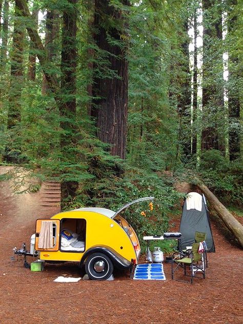 Teardrop Camper Interior, Small Camper Vans, Camper Vintage, Small Camper Trailers, Teardrop Camping, Small Travel Trailers, Teardrop Camper Trailer, Tiny Trailers, Tiny Camper