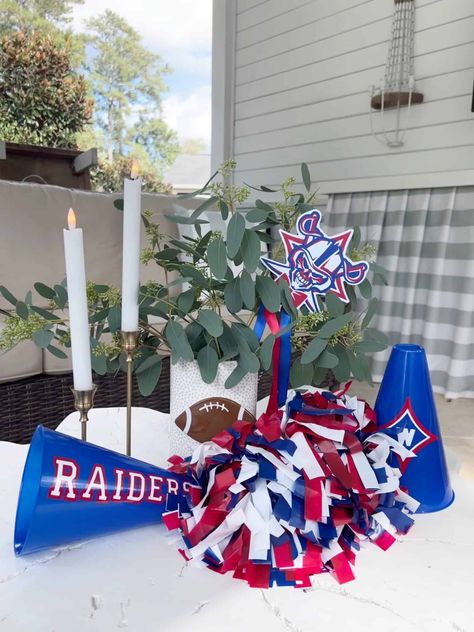 HOCO 2023 {Senior Dinner Party} – Dixie Delights Homecoming Dinner Table Decorations, Hoco Food Ideas, Hosting Homecoming Dinner, Homecoming Dinner Decorations, Homecoming Dinner Party Ideas, Homecoming After Party Ideas, Homecoming Dinner At Home, Hoco After Party Ideas, Homecoming Party Ideas