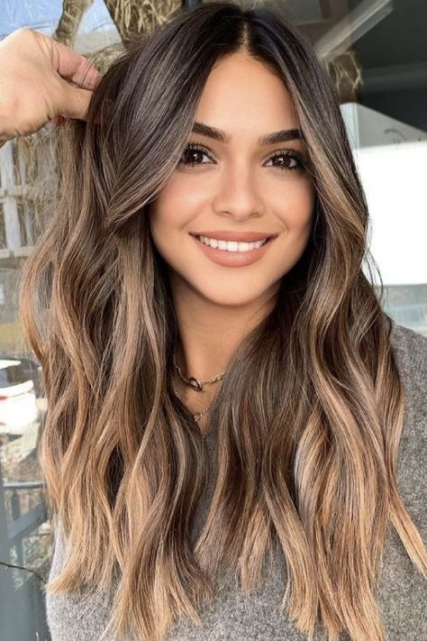 Spring Hair Color Ideas For Brunettes With Blonde, Honey Bayalage Brunette, Brunette Money Piece Balayage, Brunette Hair With Highlights, Vlasové Trendy, Brunette Balayage Hair, Brown Hair Balayage, Balayage Brunette, Hair Color And Cut