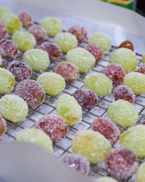 Frozen Grapes Recipe Healthy Snacks, Frozen Grape Recipes, Snow Grapes Recipes, Candied Frozen Grapes, Frozen Sugared Grapes, Boozy Frozen Grapes, Desserts Using Grapes, Frozen Grapes With Alcohol, Vodka Grapes Frozen