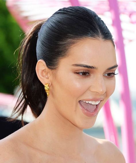 Hairstyles Kendall Jenner, Kendall Jenner Short Hair, Pony Hairstyle, Kendall Jenner Hair, High Ponytail Hairstyles, Guest Hair, Slick Hairstyles, Beauty Looks, Sleek Ponytail