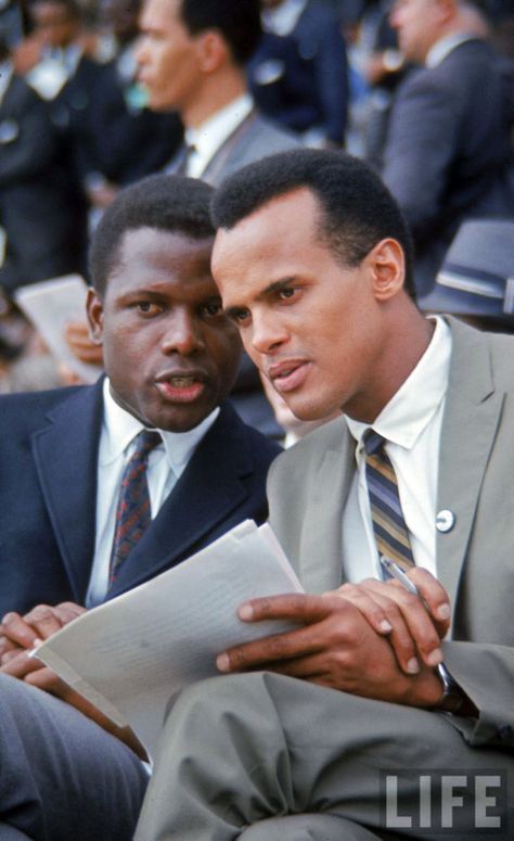 TOO BLACK GUYS Sidney Poitier, March On Washington, Harry Belafonte, Black Legends, Afrique Art, Hollywood Men, I Love Cinema, Vintage Black Glamour, Black Actors