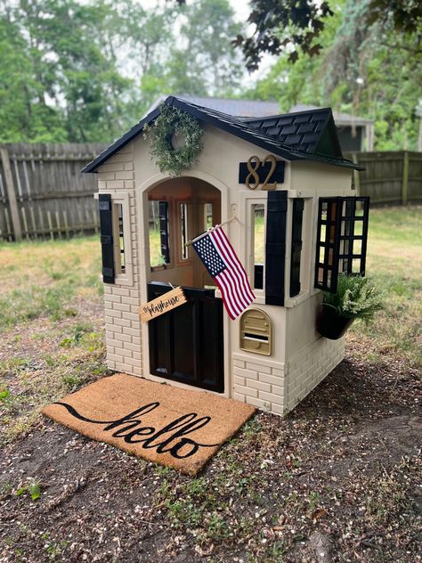 Lil Tikes Playhouse Makeover, Little Tykes Makeovers, Toddler Playhouse Makeover, Little Tikes Cottage Makeover, Upcycle Playhouse, Playhouse Makeover Little Tikes, Little Tikes House Makeover, Playhouse Makeover Interior, Playhouse Upgrade