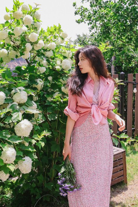 Soft Feminine Outfits, Modest Girly Outfits, Pretty Dresses Casual, Feminine Outfits, Cute Modest Outfits, Everyday Fashion Outfits, Soft Feminine, Korean Fashion Dress, Stylish Dress Book