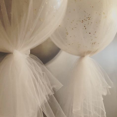 Tulle Covered Balloons, Tule Balloons, Balloon With Tulle, Balloons With Tulle, Tulle Aesthetic, Vintage Skincare, Bachelorette Aesthetic, Clear Balloons With Confetti, Tulle Balloons